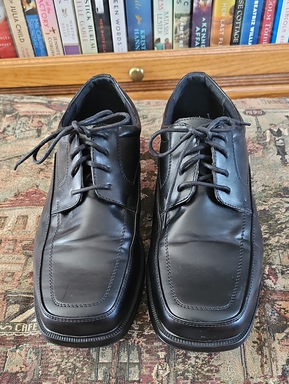 Men's Black Lace-Up Square-Toe Oxfords